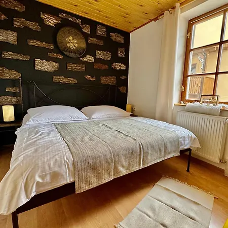 Schiller Haus&restaurant בית הארחה